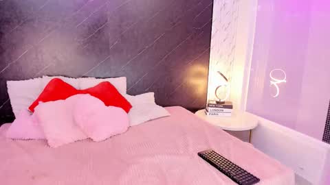 Snapshot of lizziierose chatting on 10.22.25 I am Lizz online show from 10.22.25