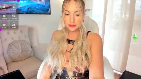 Snapshot of lizztayler_ chatting on 01.25.25 lizztayler online show from 01.25.25