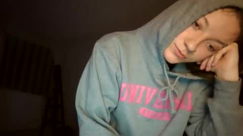 Snapshot of lizzyvonn chatting on 03.29.26 Lizzie Vonn online show from 03.29.26