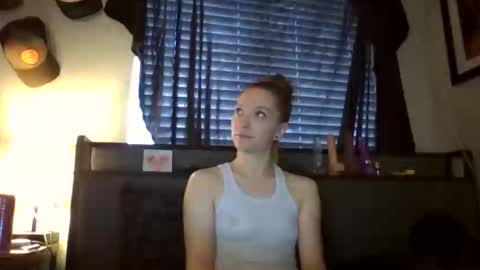 Snapshot of lizzyvonn chatting on 04.09.26 Lizzie Vonn online show from 04.09.26