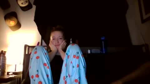 Snapshot of lizzyvonn chatting on 04.12.26 Lizzie Vonn online show from 04.12.26