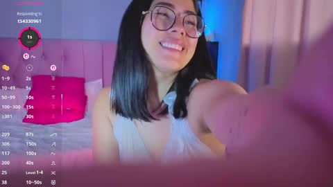 Snapshot of loaluxury chatting on 10.16.25 Pamela online show from 10.16.25