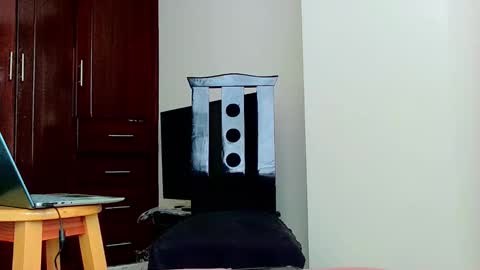 logaan_grey online show from 10.28.25