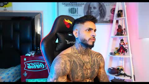 logan_hugh8 online show from 02.26.25