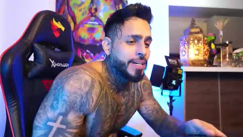 logan_hugh8 online show from 10.11.25