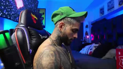 logan_hugh8 online show from 02.01.26