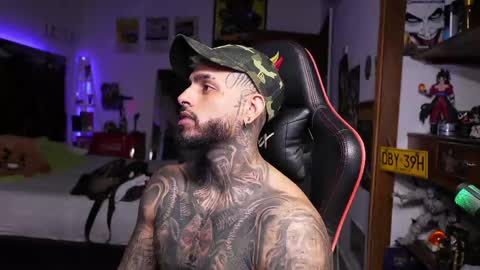 logan_hugh8 online show from 04.15.26