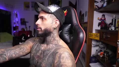 logan_hugh8 online show from 04.23.26