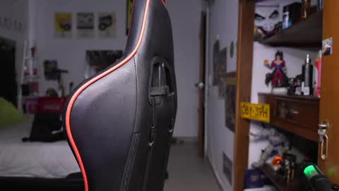 logan_hugh8 online show from 04.24.26