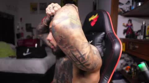 logan_hugh8 online show from 04.26.26