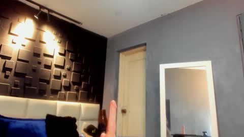 logan_varela online show from 12.10.24