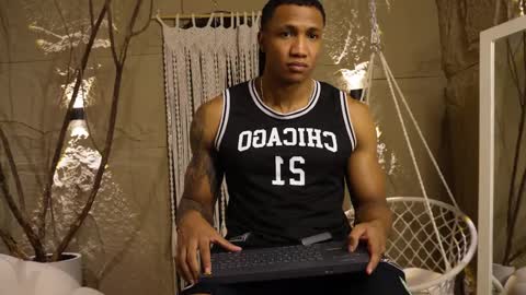 logan_varela online show from 09.12.25