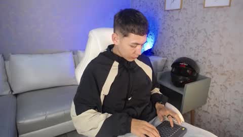 Loganfoster  online show from 01.06.26