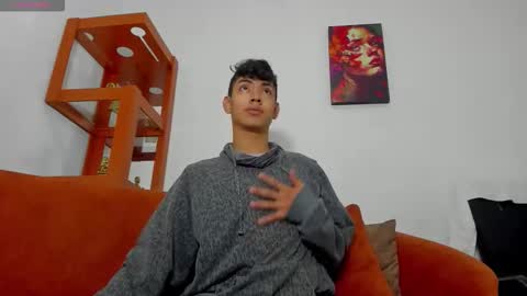 Snapshot of logantwink18 chatting on 09.21.25 logantwink18 online show from 09.21.25