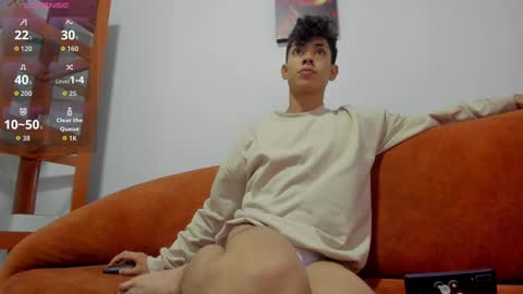 Snapshot of logantwink18 chatting on 10.16.25 logantwink18 online show from 10.16.25