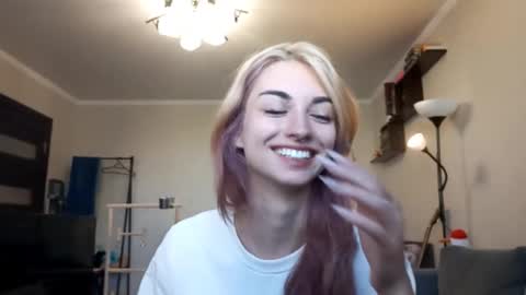 Snapshot of loisepadovano chatting on 09.24.25 Amelia online show from 09.24.25