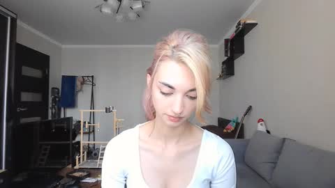 Snapshot of loisepadovano chatting on 09.28.25 Amelia online show from 09.28.25