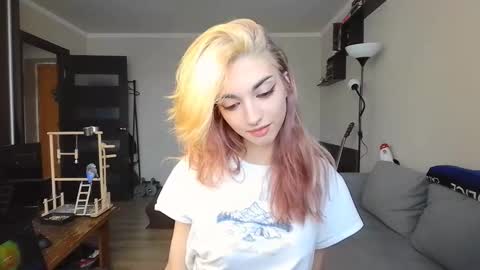 Snapshot of loisepadovano chatting on 10.01.25 Amelia online show from 10.01.25