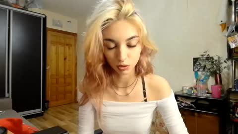 Snapshot of loisepadovano chatting on 10.07.25 Amelia online show from 10.07.25