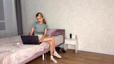 Snapshot of loisepadovano chatting on 11.02.25 Amelia online show from 11.02.25