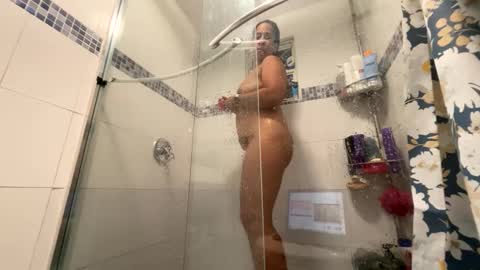 Snapshot of lola52990 chatting on 10.12.25 Lola online show from 10.12.25