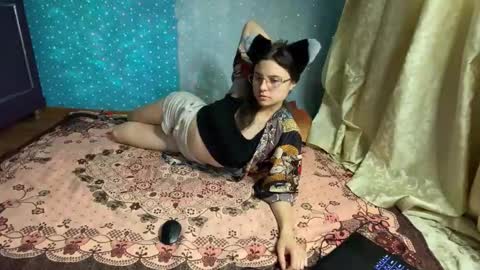 lola_aspis online show from 10.24.25