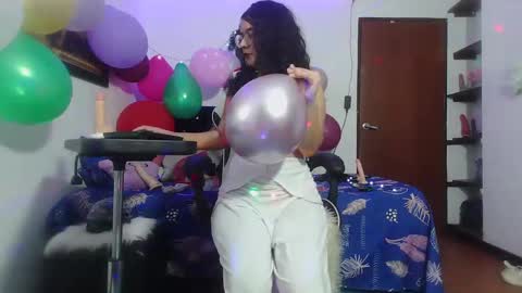 lola_fiery online show from 12.19.24