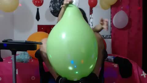 lola_fiery online show from 12.23.24