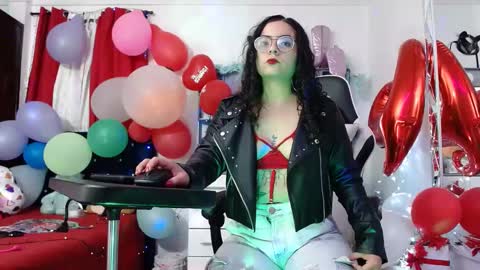 lola_fiery online show from 02.13.25