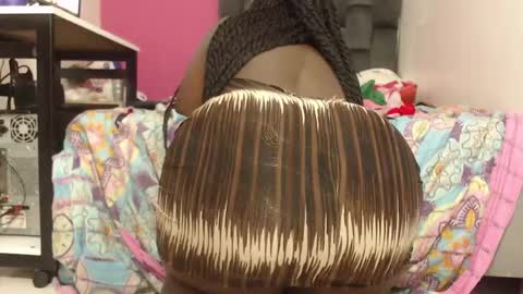 lola_honney online show from 02.14.25