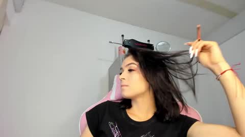 Snapshot of lola_kamila chatting on 01.20.25 Lola Kamila online show from 01.20.25