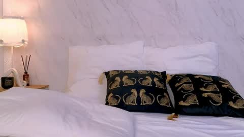 lola_lewis online show from 04.11.26