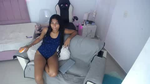 Snapshot of lola_lustrum chatting on 06.26.26 lola_lustrum online show from 06.26.26