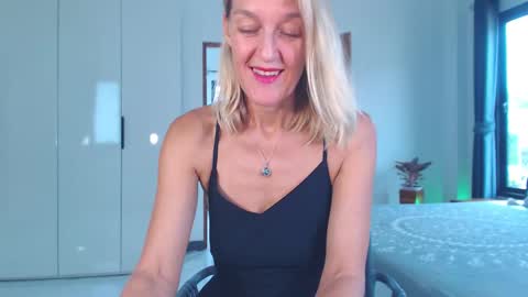 Snapshot of lolaaelita chatting on 01.09.26 Lola online show from 01.09.26