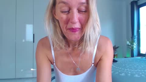 Snapshot of lolaaelita chatting on 01.11.26 Lola online show from 01.11.26