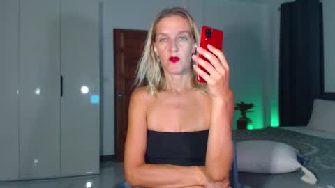 Snapshot of lolaaelita chatting on 02.07.26 Lola online show from 02.07.26