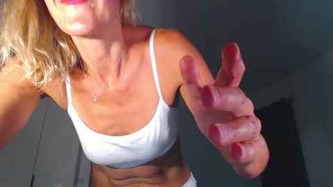 Snapshot of lolaaelita chatting on 02.15.26 Lola online show from 02.15.26