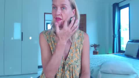 Snapshot of lolaaelita chatting on 02.26.26 Lola online show from 02.26.26