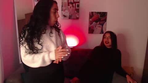 Snapshot of lolaandcamille chatting on 02.25.25 lolaandcamille online show from 02.25.25