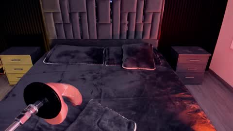 Lola Angel online show from 09.18.25