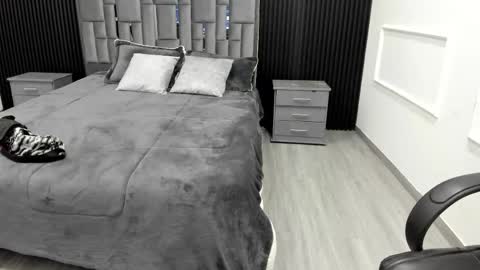 Lola Angel online show from 11.17.25