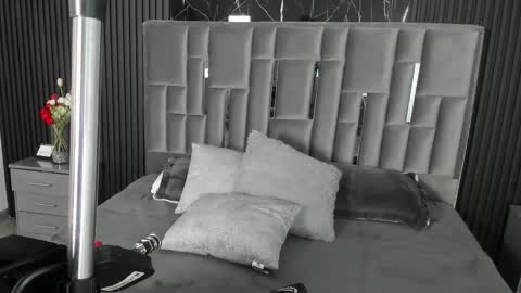 Lola Angel online show from 12.20.25