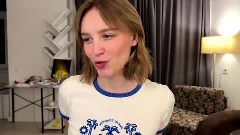 Snapshot of lolaatatee chatting on 05.17.26 lolaatatee online show from 05.17.26