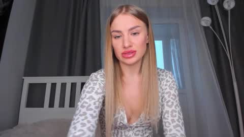 lolabani675452 online show from 12.16.25