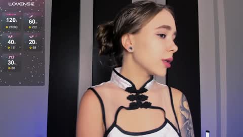 Snapshot of lolabunnyz chatting on 12.28.24 Lola3 online show from 12.28.24