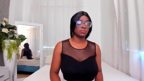 lola online show from 09.22.25