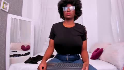 lola online show from 09.29.25