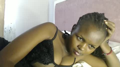 lolamia7 online show from 10.11.25