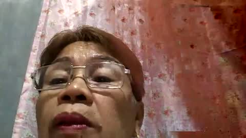 Snapshot of lolamommie chatting on 12.24.24 tey online show from 12.24.24