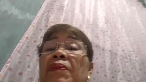 Snapshot of lolamommie chatting on 12.28.24 tey online show from 12.28.24
